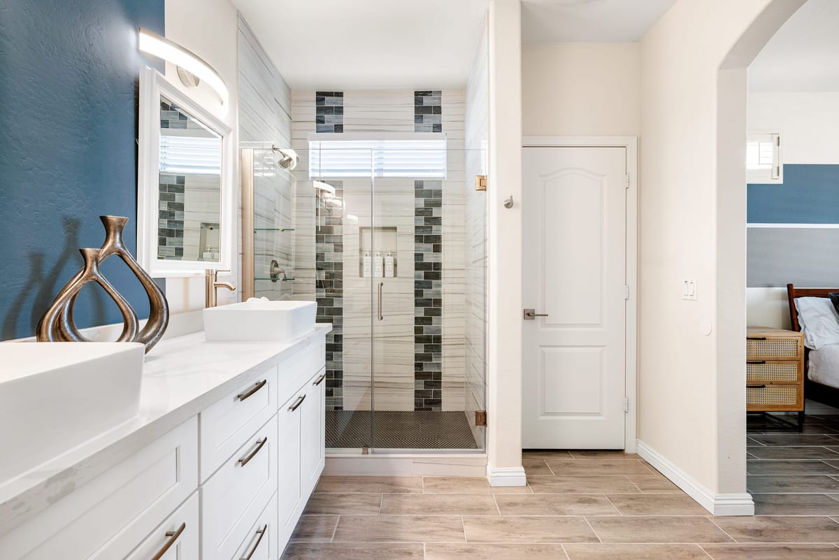 Sparkling bathroom in the Queen Creek Airbnb these guests reviewed
